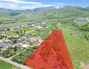 Aerial view with a mountain view