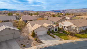 Aerial view with a mountain view