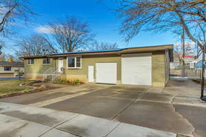 View of front of house featuring a garage