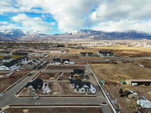 Aerial view with a mountain view