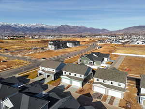 Bird's eye view with a mountain view