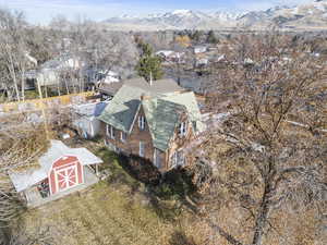 Aerial view with a mountain view