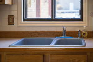 Room details with sink and tasteful backsplash