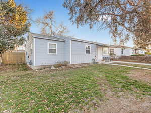 View of front of property featuring a front lawn