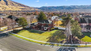 Birds eye view of property featuring a mountain view