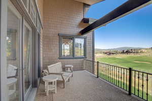 Balcony featuring a mountain view