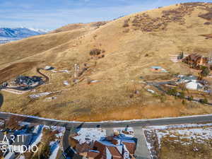 Aerial view with a mountain view