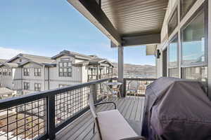 Balcony with a mountain view and grilling area