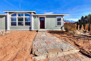 Ranch-style home with a mountain view