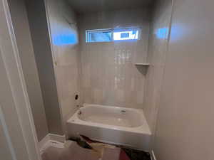 Bathroom featuring tiled shower / bath combo