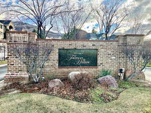 Community sign featuring a mountain view