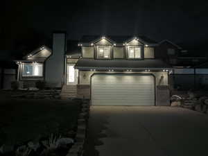 View of front of house featuring a garage