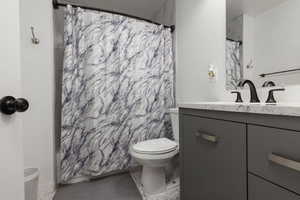 Full bathroom featuring vanity, toilet, and shower / tub combo