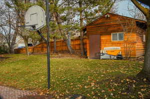 View of yard with an outdoor structure