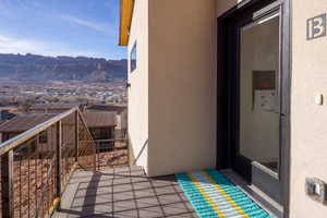 Balcony featuring a mountain view