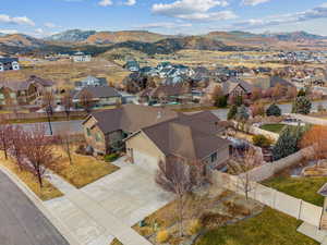 Bird's eye view with a mountain view