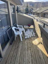 Balcony featuring a mountain view