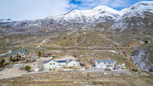 Snowy aerial view featuring a mountain view