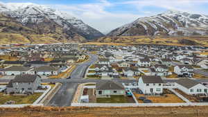 Aerial view with a mountain view