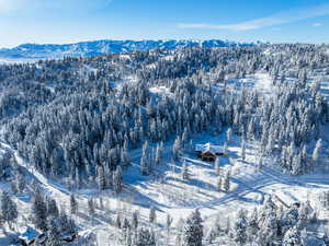 Snowy aerial view with a mountain view