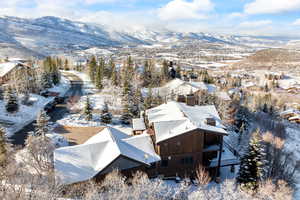 Snowy aerial view with a mountain view