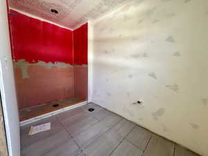 Ensuite bathroom to upstairs bedroom