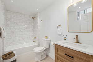 Full bathroom with vanity, toilet, and tiled shower / bath