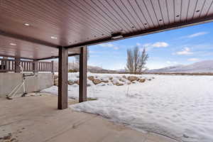 Basement Patio... Lakefront. Mountain Views.