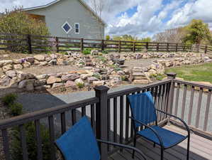 Deck with fence