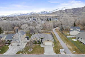 Bird's eye view featuring a mountain view