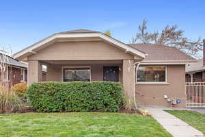 View of front of property featuring a front yard