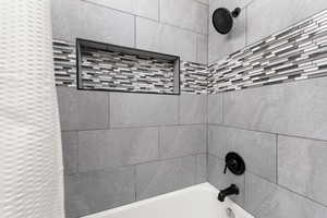 Bathroom featuring tiled shower / bath combo