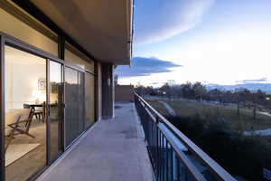 Balcony featuring a mountain view