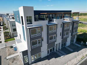 View of apartment building / complex