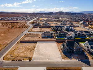 Aerial view with a mountain view