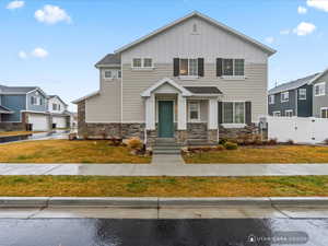 View of front facade with a front yard