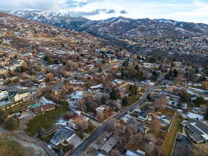 Bird's eye view with a mountain view