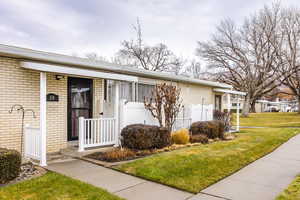 View of front of property featuring a front lawn