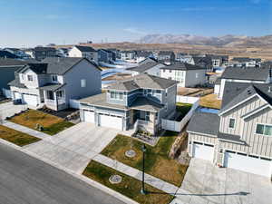 Bird's eye view with a mountain view