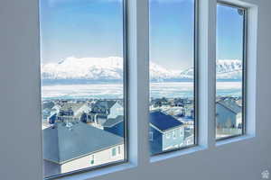 Interior details with a mountain view