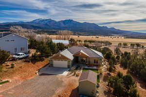 Bird's eye view with a mountain view