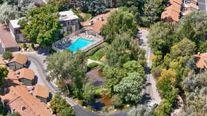 Birds eye view of property