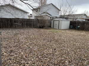 View of yard with a storage shed