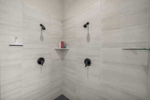 Bathroom featuring a tile shower