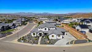 Bird's eye view with a mountain view