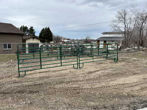 View of yard featuring an outdoor structure