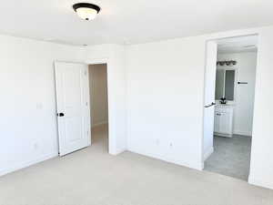 Carpeted spare room with sink