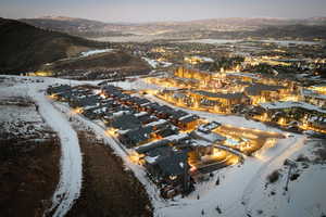 Snowy aerial view featuring a mountain view