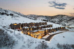 Snowy aerial view featuring a mountain view