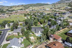 Birds eye view of property featuring a mountain view